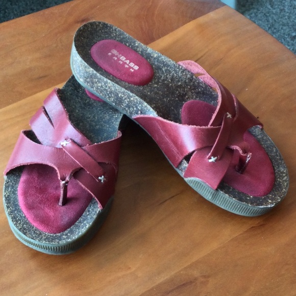 Cork Soled Cute Red Sandals - Picture 2 of 8